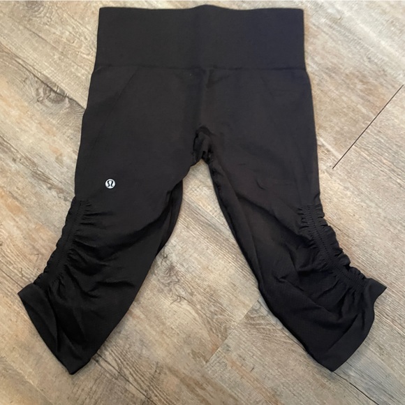 Lululemon In The Flow Compression Capris Ruched Leg Black Size 4 Mid High Waist - Picture 8 of 8